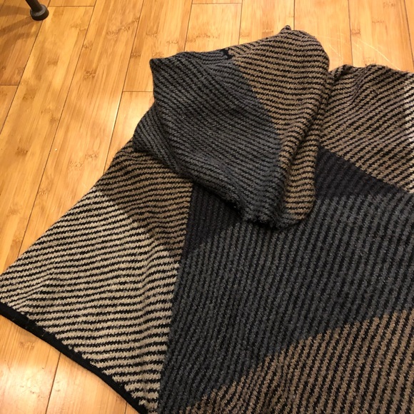 Curio Turtleneck Poncho Sweater - Picture 3 of 5